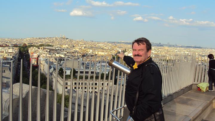 On  Arc de Triumph Misha.jpg